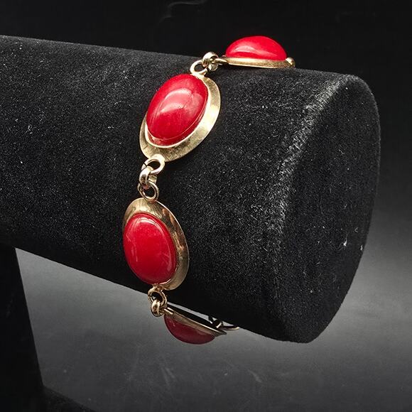 Vintage Red Jade Gold Tone Bracelet Oval Links Costume Jewelry - Picture 3 of 10